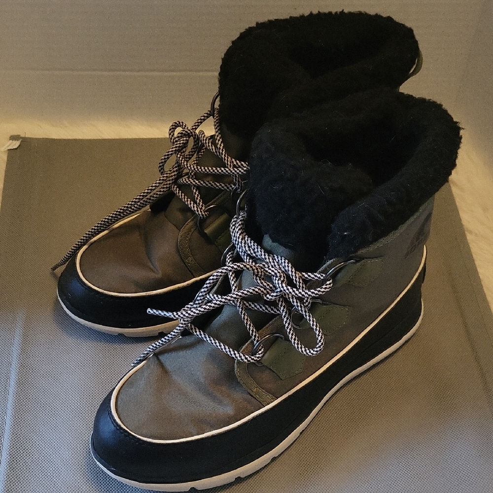 Sorel Explorer Green and Black Winter Boots WO's 8.5 EUC
